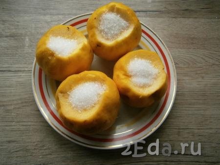 Айва пареная с сахаром целиком