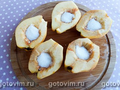 Айва пареная с сахаром целиком