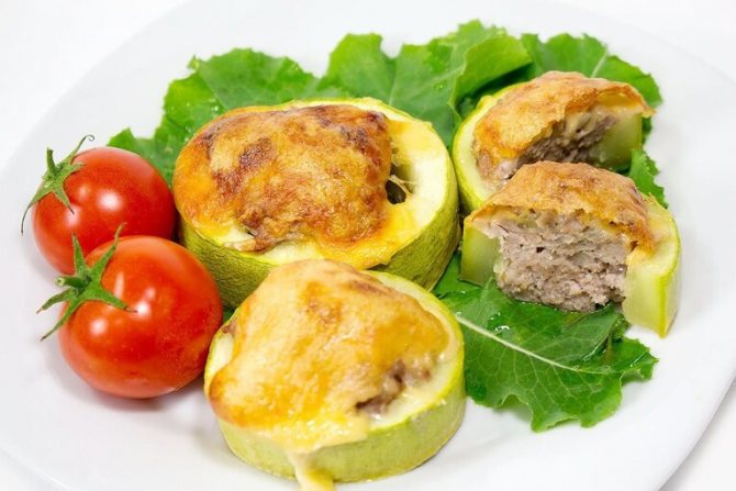 Фаршированные кабачки с фаршем из говядины под сырной коркой