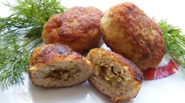 Как приготовить мясные котлеты с грибами