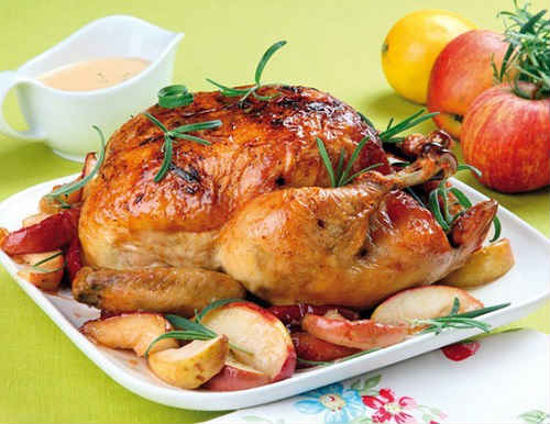 курица в духовке с яблоками и черносливом